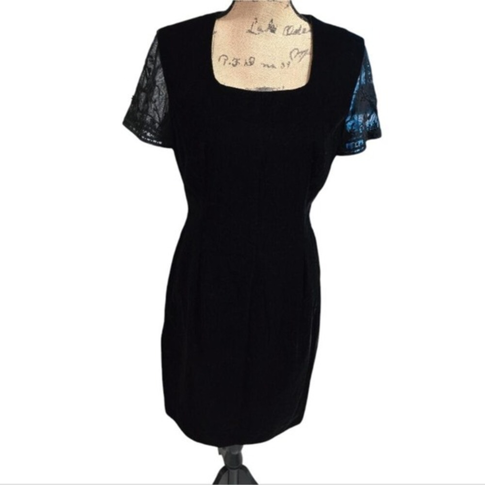 Maggy London Vintage Chic Black Velvet Lace Sleeve Sheath Party Dress Size 8